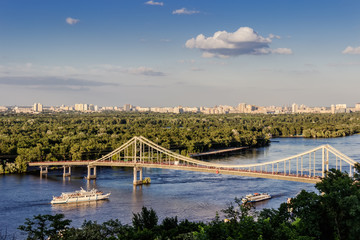 Parkovyi bridge to the Trukhaniv Island.