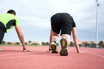 runners at the start of the track