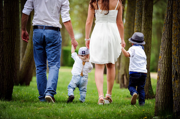 familie in der natur