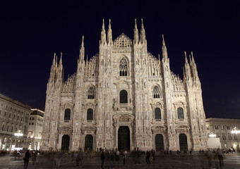 Fototapeta na wymiar Milan cathedral by night