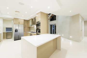 Fototapeta na wymiar Modern white kitchen in new luxurious home