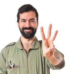 Mechanic counting three