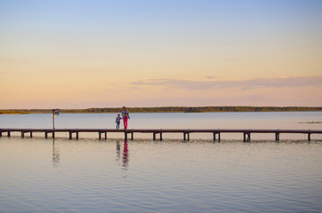 Obraz premium Walk across the bridge