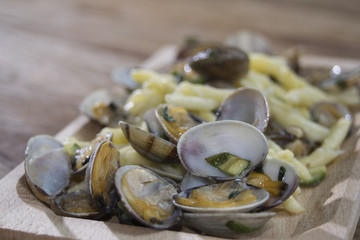 pasta clams and zucchini