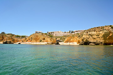 Obraz premium Algarve: View to beach Praia Dona Ana near Lagos Portugal