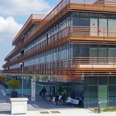 Fa&ccedil;ade de b&acirc;timent en terre cuite