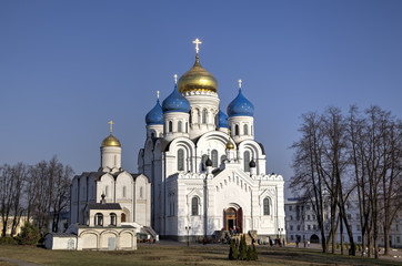 Fototapeta na wymiar Николо-угрешский (Nikolo-Ugreshsky) монастырь. Дзержинский