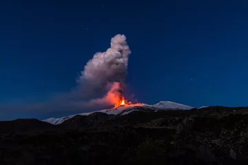 Crédence de cuisine en verre imprimé Volcan Mount Etna Eruption and lava flow