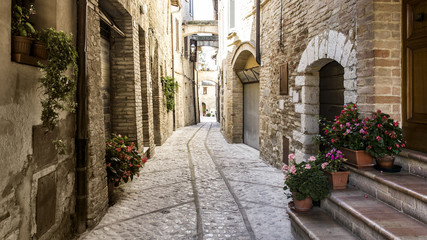 Fototapeta na wymiar Medieval street in Italy