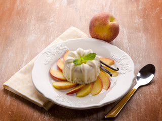 vanilla pudding with peach