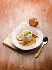 vanilla pudding with peach