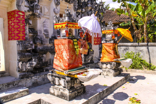 temple    traditional umbrellas, Nusa Penida of, Indonesia