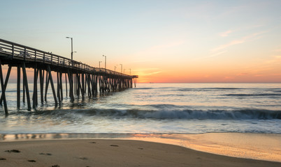 Fototapeta premium Sunrise off 14th st. Pier