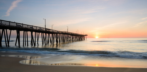 Fototapeta premium Sunrise off 14th st. Pier 2