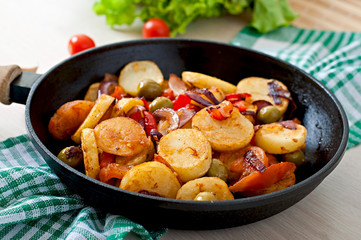 Baked potato with vegetables in a frying pan