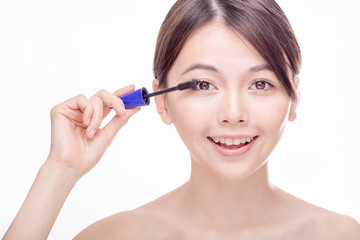 Fototapeta premium Asian female applying mascara