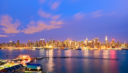 Obraz na płótnie Canvas New York skyline at night.