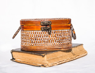 Плетёная шкатулка