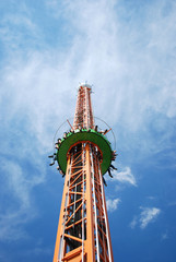 Free fall tower