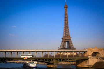Fototapeta na wymiar Eiffel tower with blue sky