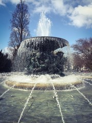 Brunnen Stürmische Wogen in Dresden