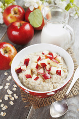 Oatmeal with caramelized apples
