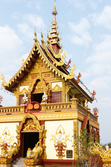 Fototapeta na wymiar thailand temple with golden sculpture art