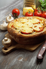 Pie with mushrooms and tomatoes