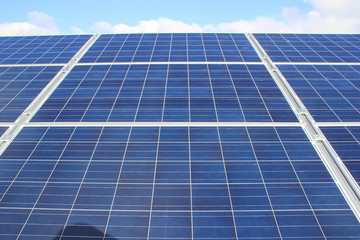 PV-Module:Gro&szlig;aufnahme mit Himmel