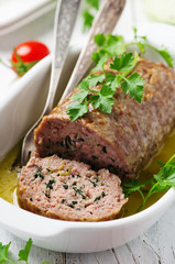 Meat rolls with herbs