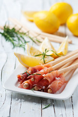 Smoked salmon with lemon and rosemary