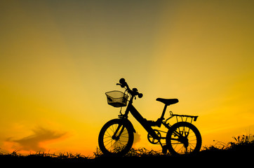 Fototapeta na wymiar Bicycle silhouette with sun set.