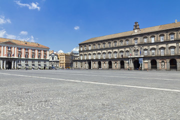 Obraz premium A beautiful view of Piazza del Plebiscito in Naples