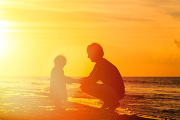 Fototapeta premium Father and little daughter holding hands at sunset