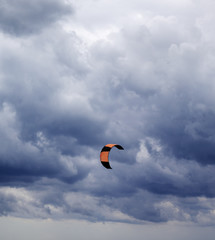 Power kite and gray sky