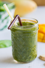 Mango with Spinach and Ginger smoothie