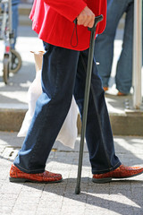 Fototapeta premium Mann mit Spazierstock