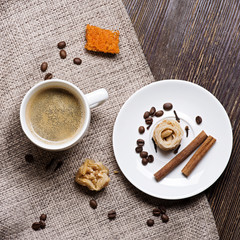 Obraz na płótnie Canvas Cup of coffee on a wooden table