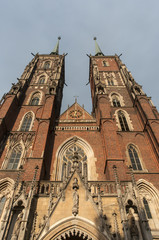 Wieże katedry z zegarem © Grzegorz Polak