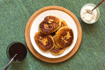 pancakes with jam and sour cream