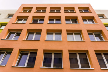 Obraz premium Sanierter Plattenbau