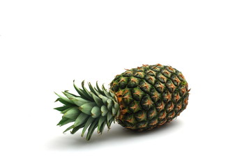 ananas auf weißem hintergrund