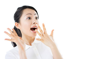 驚く女性