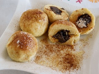 noodles with jam,cinnamon powder and sugar