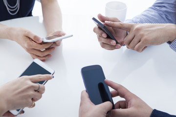 People who do not let go mobile phones