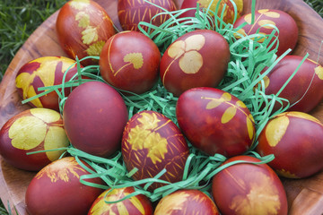Fototapeta na wymiar Natural dyed easter eggs colored with onion skins 3