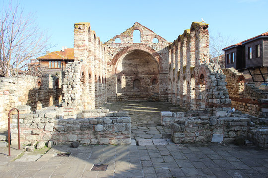 Eglise en ruine &agrave; Nessebar Bulgarie