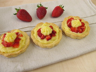 Pudding Tatelettes mit Erdbeeren