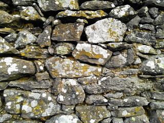 Natursteinmauer grau historisch