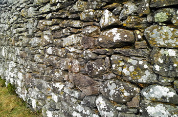 Natursteinmauer grau historisch